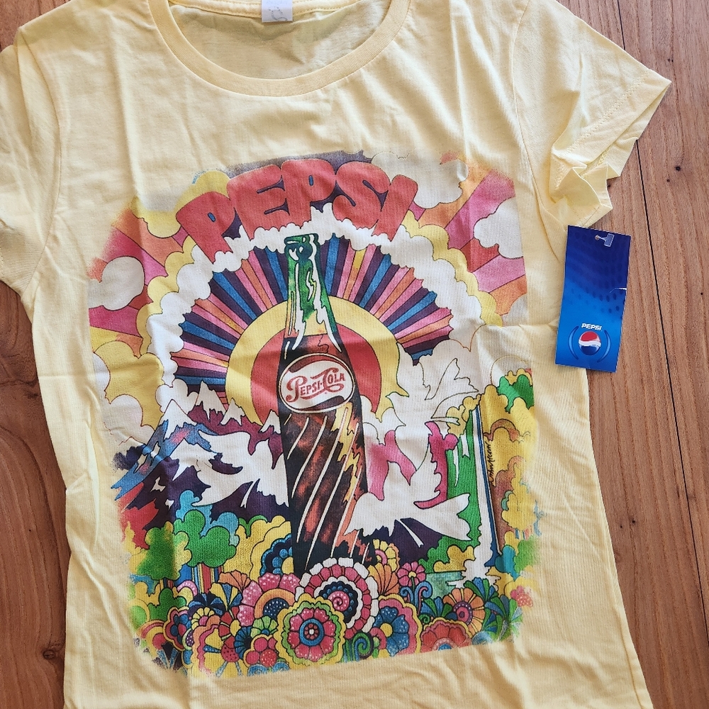 Vintage 2006 Pepsi Groovy 70's Vibe Graphic T-Shirt Slim Fit - Yellow